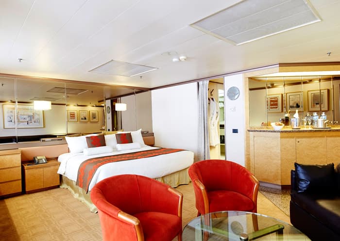 Cruise & Maritime Vasco de Gama Accommodation Category DS De Luxe Suite 1.jpg